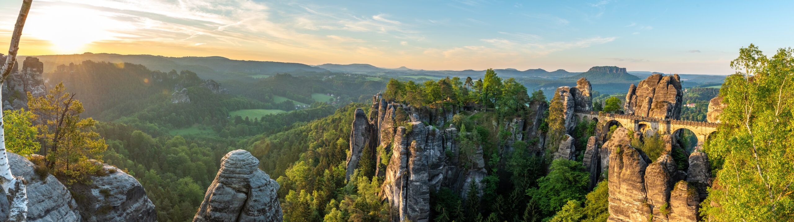 Panoramablick auf das Basteigebiet Saechsische Schweiz